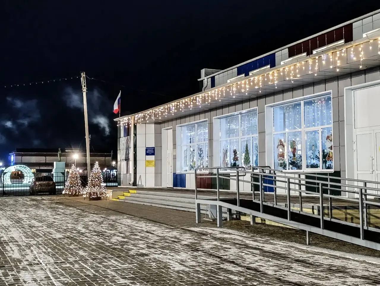 Лебяжьевский округ похорошел к праздникам, на улицах царит новогодняя атмосфера Лебяжьевский округ похорошел к праздникам, на улицах царит новогодняя атмосфера