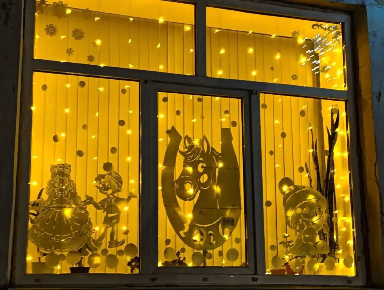 Лебяжьевский округ похорошел к праздникам, на улицах царит новогодняя атмосфера Лебяжьевский округ похорошел к праздникам, на улицах царит новогодняя атмосфера