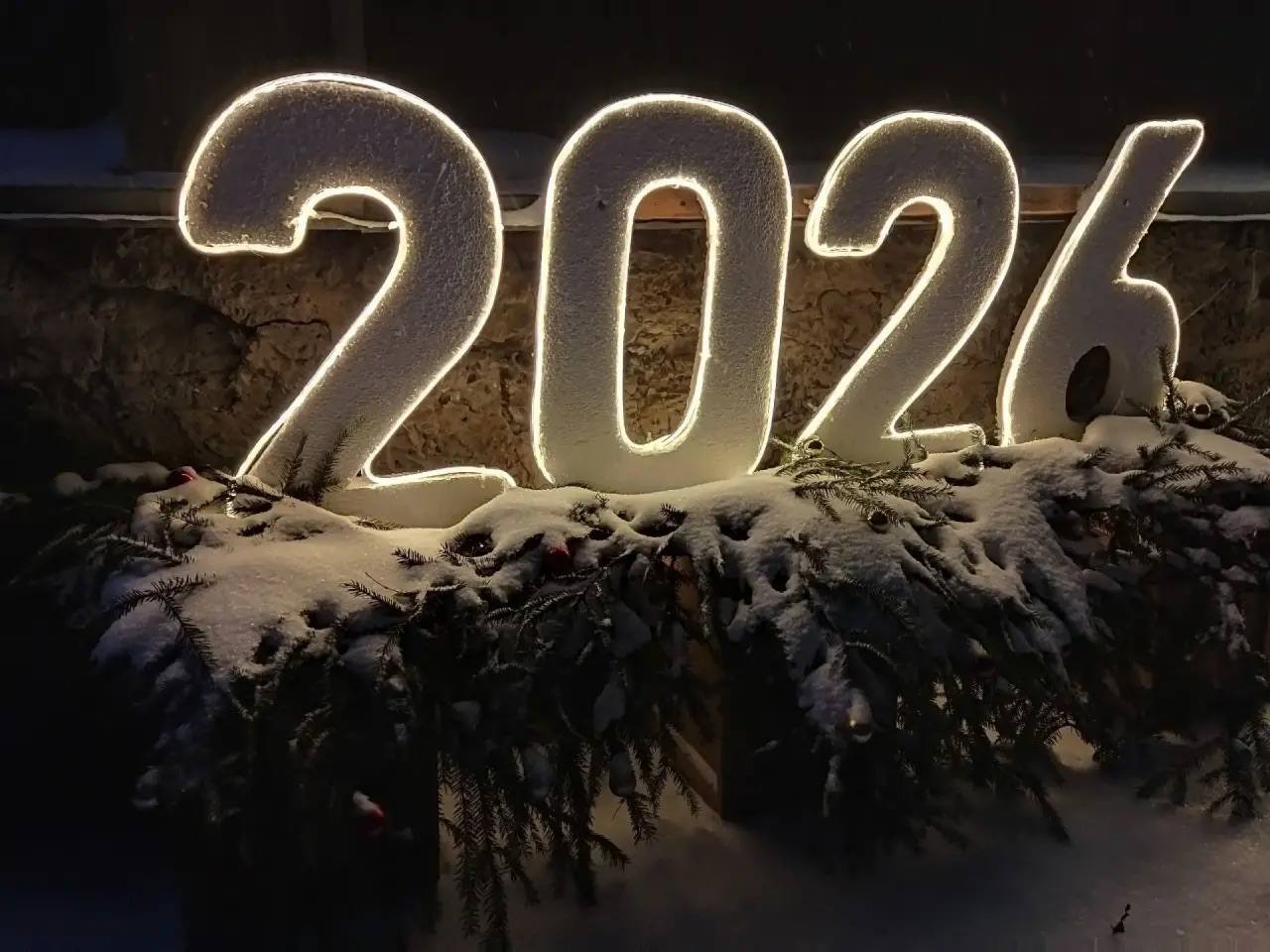 Лебяжьевский округ похорошел к праздникам, на улицах царит новогодняя атмосфера Лебяжьевский округ похорошел к праздникам, на улицах царит новогодняя атмосфера