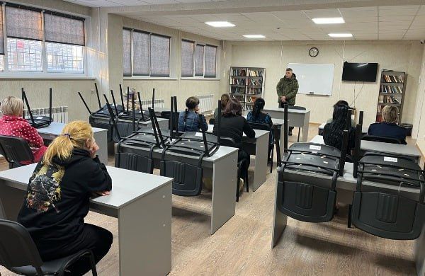 В шадринском исправительном центре осуждённые женщины встретились с участником СВО