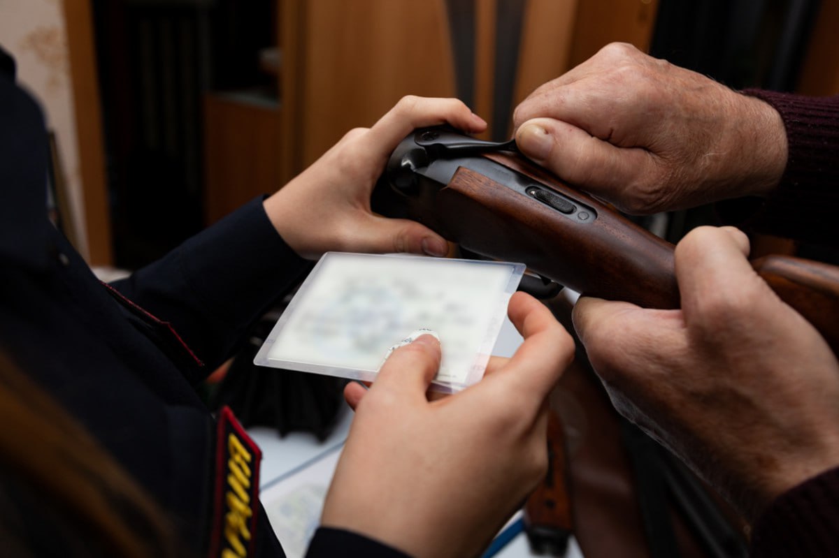 Курганцы передали бойцам на передовую более 770 единиц оружия