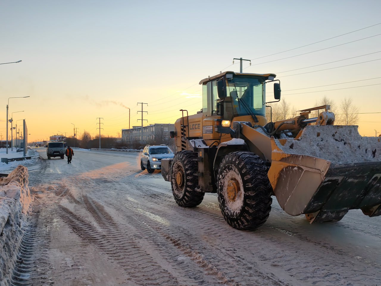 В Кургане дорожными службами продолжается очистка улично-дорожной сети от снега В Кургане дорожными службами продолжается очистка улично-дорожной сети от снега