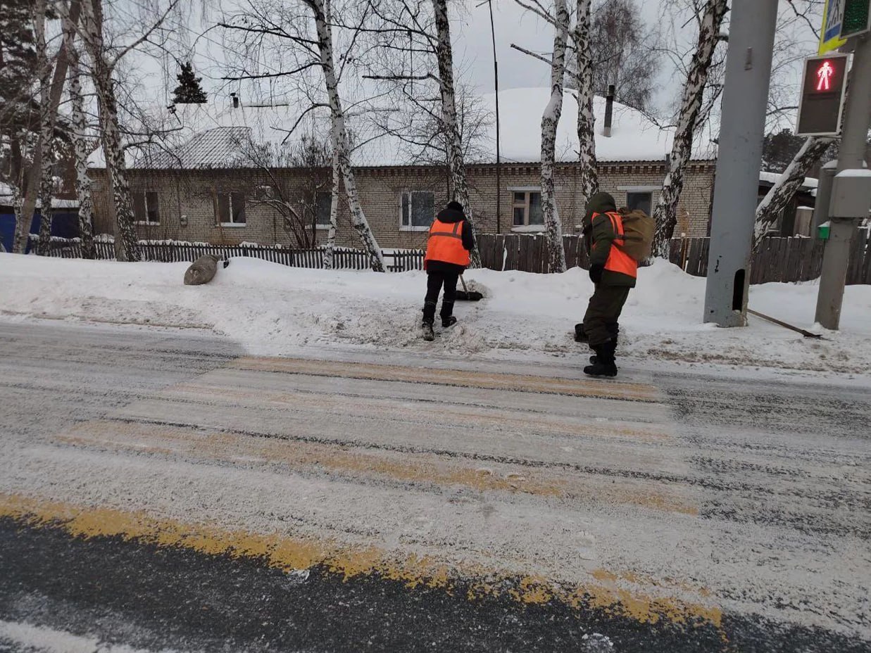 В Кургане дорожными службами продолжается очистка улично-дорожной сети от снега В Кургане дорожными службами продолжается очистка улично-дорожной сети от снега