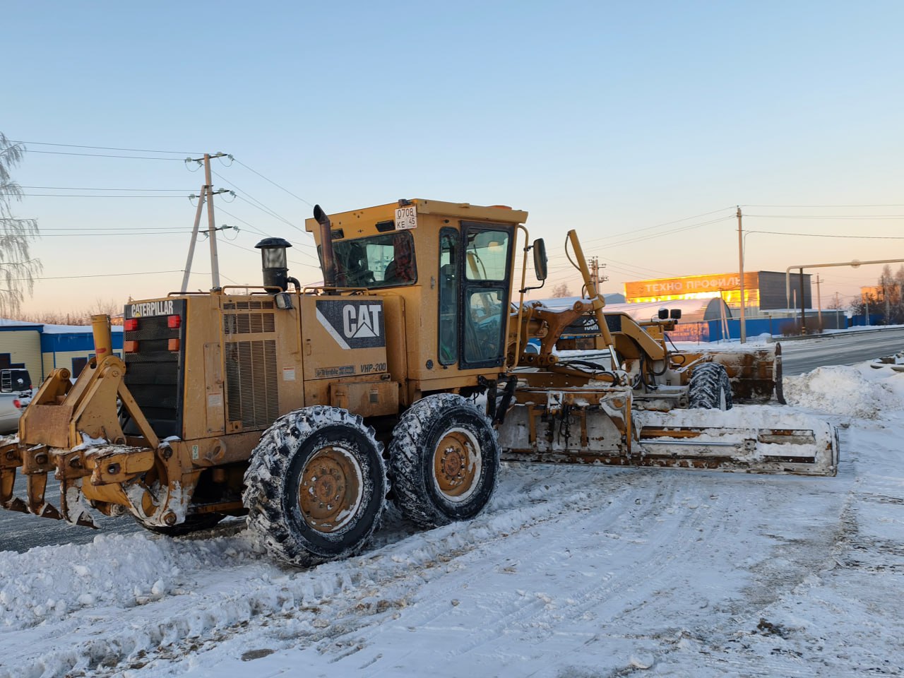 В Кургане дорожными службами продолжается очистка улично-дорожной сети от снега В Кургане дорожными службами продолжается очистка улично-дорожной сети от снега