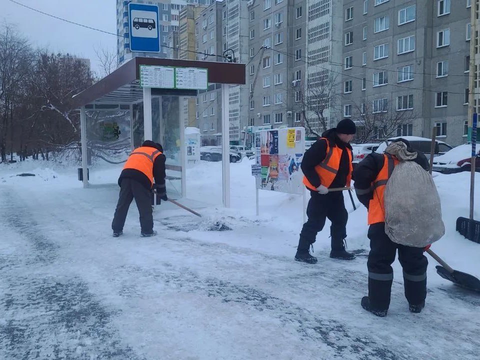 В Кургане дорожными службами продолжается очистка улично-дорожной сети от снега В Кургане дорожными службами продолжается очистка улично-дорожной сети от снега