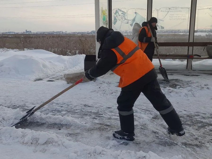 В Кургане дорожными службами продолжается очистка улично-дорожной сети от снега В Кургане дорожными службами продолжается очистка улично-дорожной сети от снега