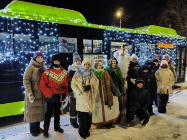 В Кургане продолжает работу новогодний автобус