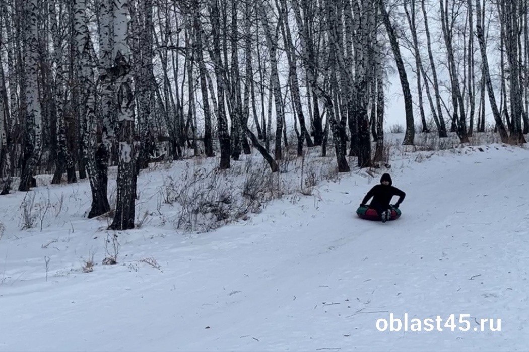Курганские автоинспекторы предупреждают: катание с самодельных горок может стоить жизни
