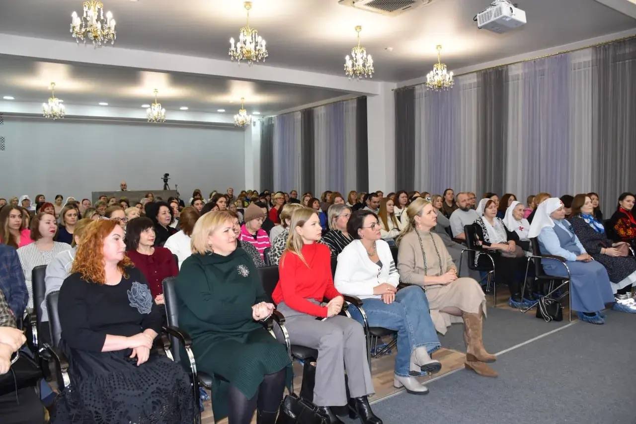 В Кургане, в день памяти Вифлеемских младенцев, состоялся благотворительный показ спектакля «40 минут», посвящённого материнству В Кургане, в день памяти Вифлеемских младенцев, состоялся благотворительный показ спектакля «40 минут», посвящённого материнству