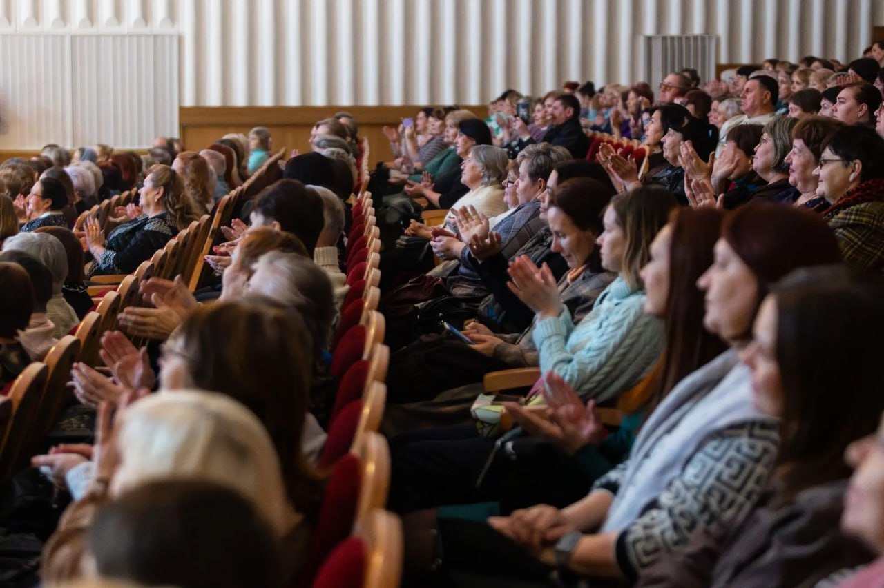 В Кургане выступил музыкальный ансамбль «Родной напев» из Троице-Сергиевой лавры В Кургане выступил музыкальный ансамбль «Родной напев» из Троице-Сергиевой лавры