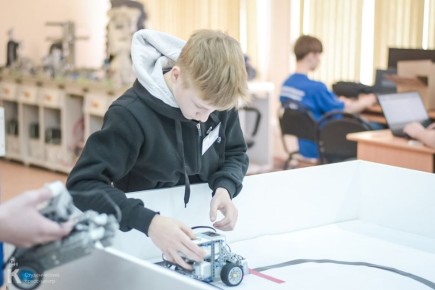 КГУ пригласил школьников и студентов на XII областной конкурс по робототехнике