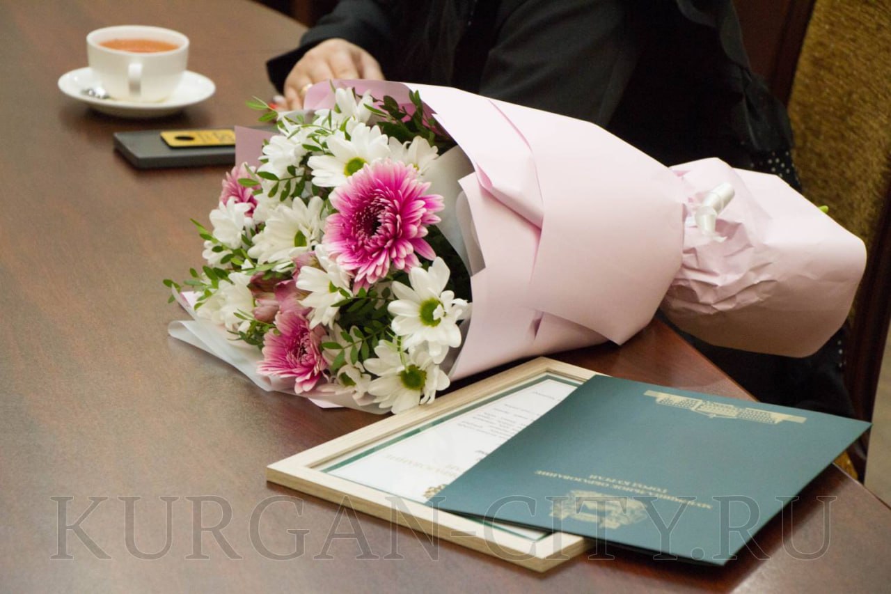 Глава города Кургана Антон Науменко сегодня, 22 января, вручил благодарственное письмо Ксении Андреевне Прокопьевой, супруг которой добросовестно исполняет боевые задачи в зоне специальной военной операции