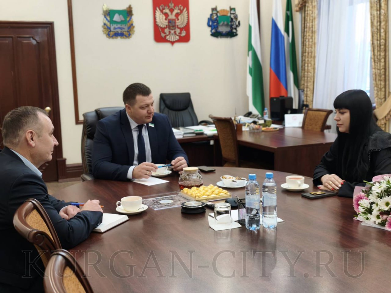 Глава города Кургана Антон Науменко сегодня, 22 января, вручил благодарственное письмо Ксении Андреевне Прокопьевой, супруг которой добросовестно исполняет боевые задачи в зоне специальной военной операции Глава города Кургана Антон Науменко сегодня, 22 января, вручил благодарственное письмо Ксении Андреевне Прокопьевой, супруг которой добросовестно исполняет боевые задачи в зоне специальной военной операции