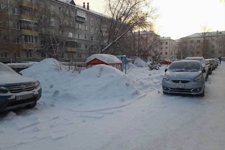 В Кургане продолжается контроль за уборкой дворов и прилегающих территорий к бизнесу В Кургане продолжается контроль за уборкой дворов и прилегающих территорий к бизнесу