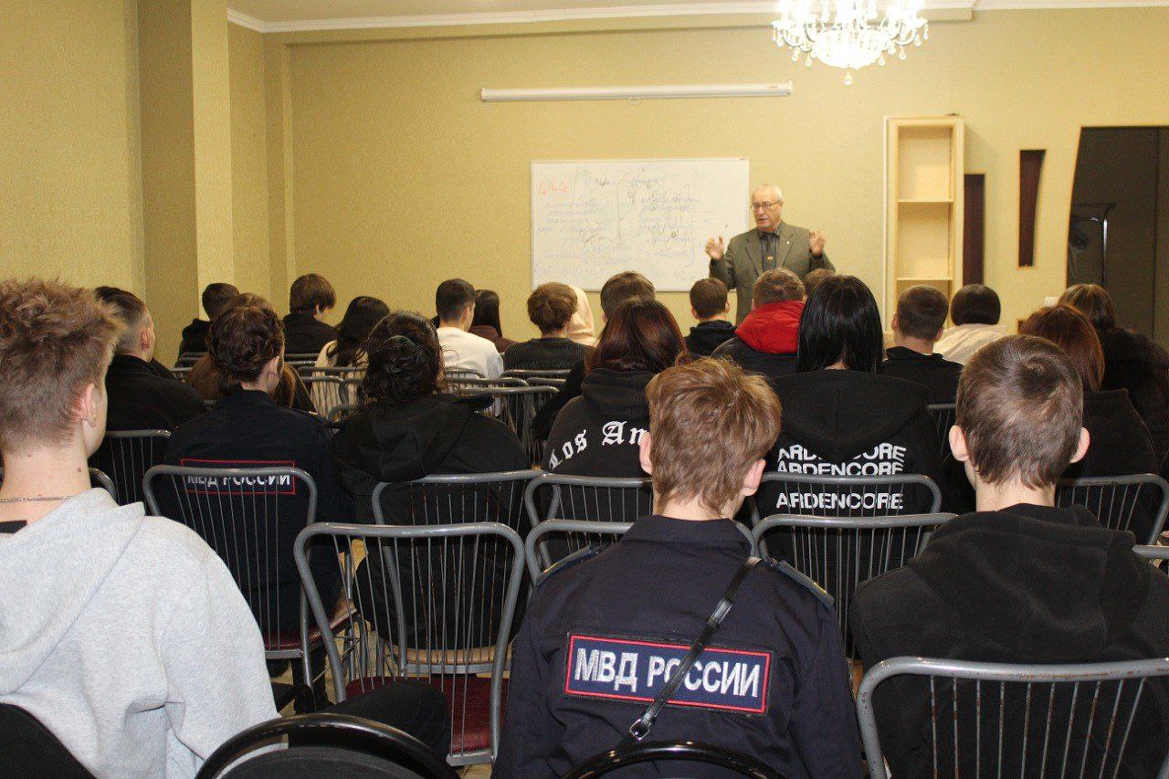 В Курганской области в рамках акции «Студенческий десант» сотрудник Экспертно-криминалистического центра УМВД встретился с учащимися колледжа В Курганской области в рамках акции «Студенческий десант» сотрудник Экспертно-криминалистического центра УМВД встретился с учащимися колледжа