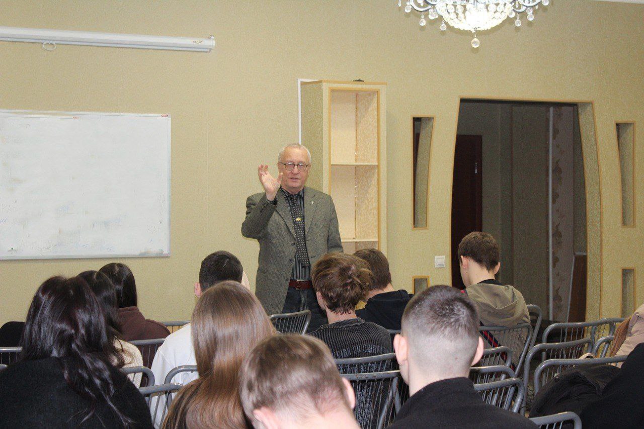 В Курганской области в рамках акции «Студенческий десант» сотрудник Экспертно-криминалистического центра УМВД встретился с учащимися колледжа