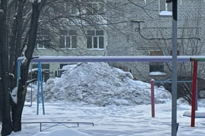 В Кургане продолжается контроль за уборкой дворов и прилегающих территорий к бизнесу В Кургане продолжается контроль за уборкой дворов и прилегающих территорий к бизнесу