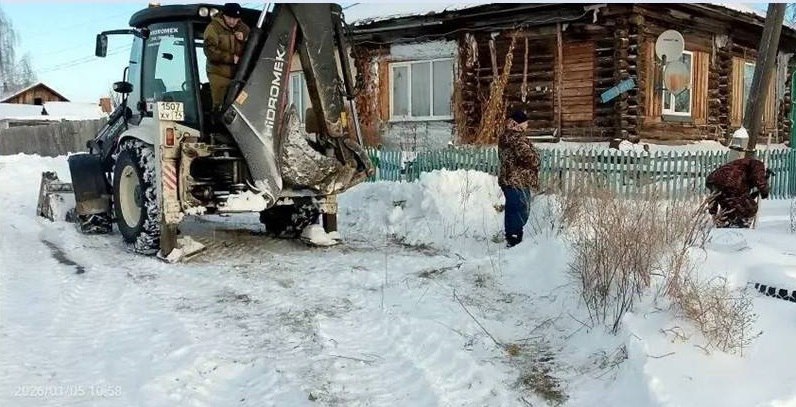 В Щучье Курганской области пытаются восстановить подачу воды в 24 дома и 2 магазина