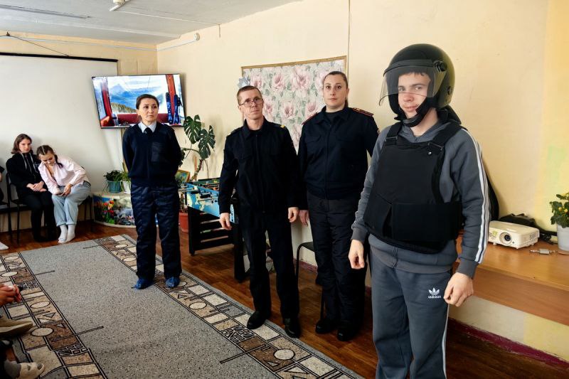 К акции «Студенческий десант» присоединились сотрудники межмуниципального отдела МВД России «Варгашинский» К акции «Студенческий десант» присоединились сотрудники межмуниципального отдела МВД России «Варгашинский»