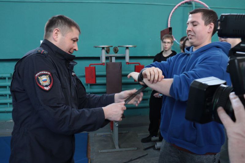 В Кургане прошел «Студенческий десант»: будущие выпускники заглянули в будни полиции В Кургане прошел «Студенческий десант»: будущие выпускники заглянули в будни полиции