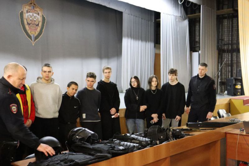 В Кургане прошел «Студенческий десант»: будущие выпускники заглянули в будни полиции В Кургане прошел «Студенческий десант»: будущие выпускники заглянули в будни полиции