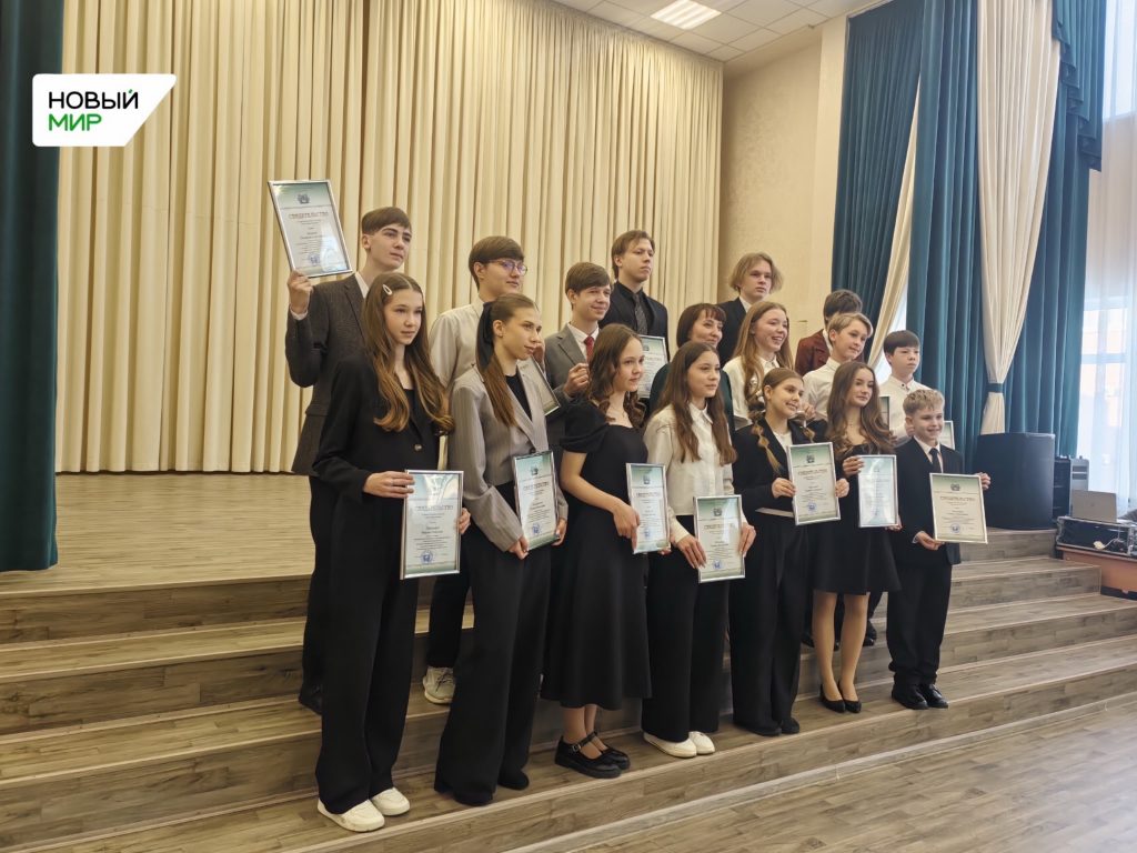 Кургане прошла торжественная церемония вручения свидетельств на получение стипендии Главы города