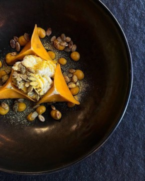 Фаготтини из тыквы с голубым сыром и пряной кремовой подачей