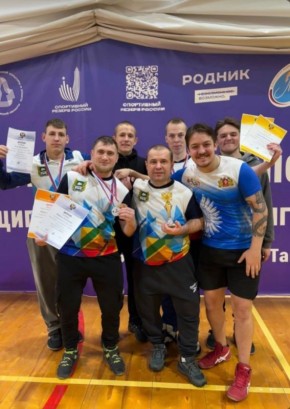 Курганские спортсмены с интеллектуальными нарушениями завоевали медали на Кубке России по пауэрлифтингу, который завершился 26 января в Нижнем Тагиле Свердловской области