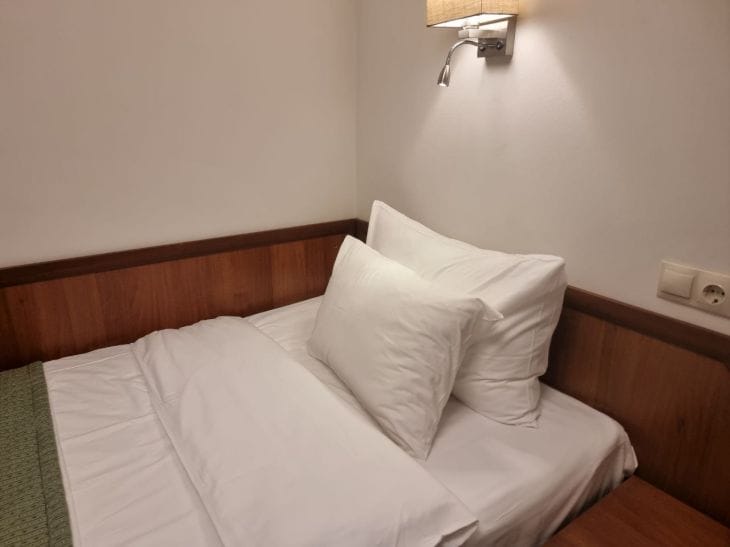 Почему утром нельзя сразу заправлять кровать? Мнение докторов, которое перевернет ваш быт