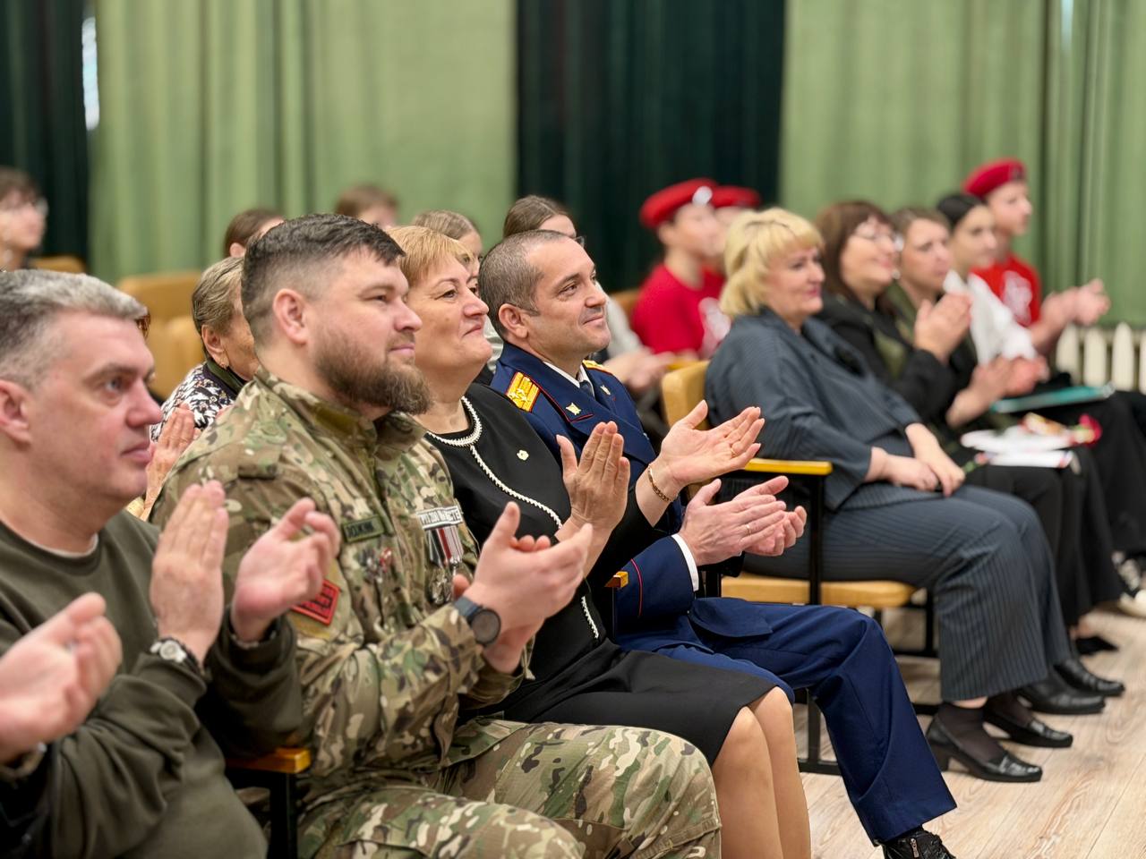 Сотрудники следственного управления приняли участие в мероприятия, посвященном первойгодовщине клуба «Фронтовичка» Сотрудники следственного управления приняли участие в мероприятия, посвященном первойгодовщине клуба «Фронтовичка»