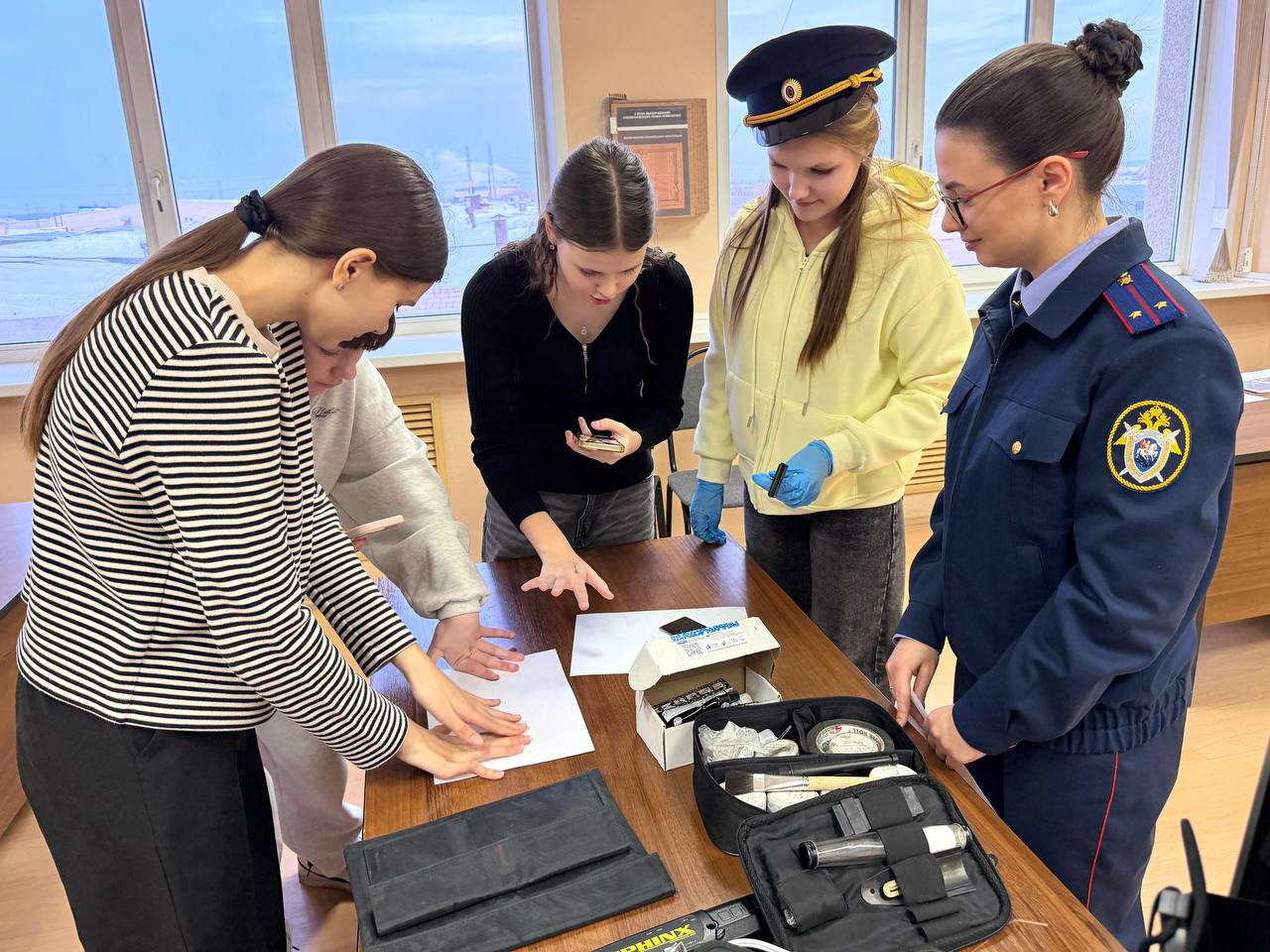 По инициативе представителей Женского совета в следственном управлении состоялось мероприятие для детей сотрудников следственного управления, приуроченное к 15-летию образования СК России По инициативе представителей Женского совета в следственном управлении состоялось мероприятие для детей сотрудников следственного управления, приуроченное к 15-летию образования СК России