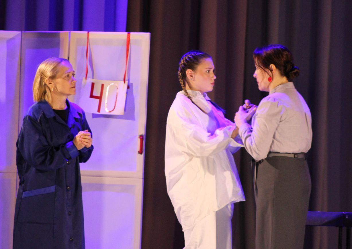 В округах Курганской области при поддержке правительства региона покажут спектакль «40 минут», посвящённый материнству и отказам от абортов