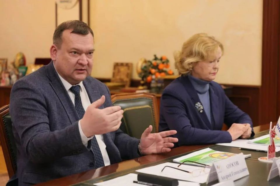 На повестке — поддержка сельских жителей: глава Далматовского округа встретился с руководством Управления Президента РФ