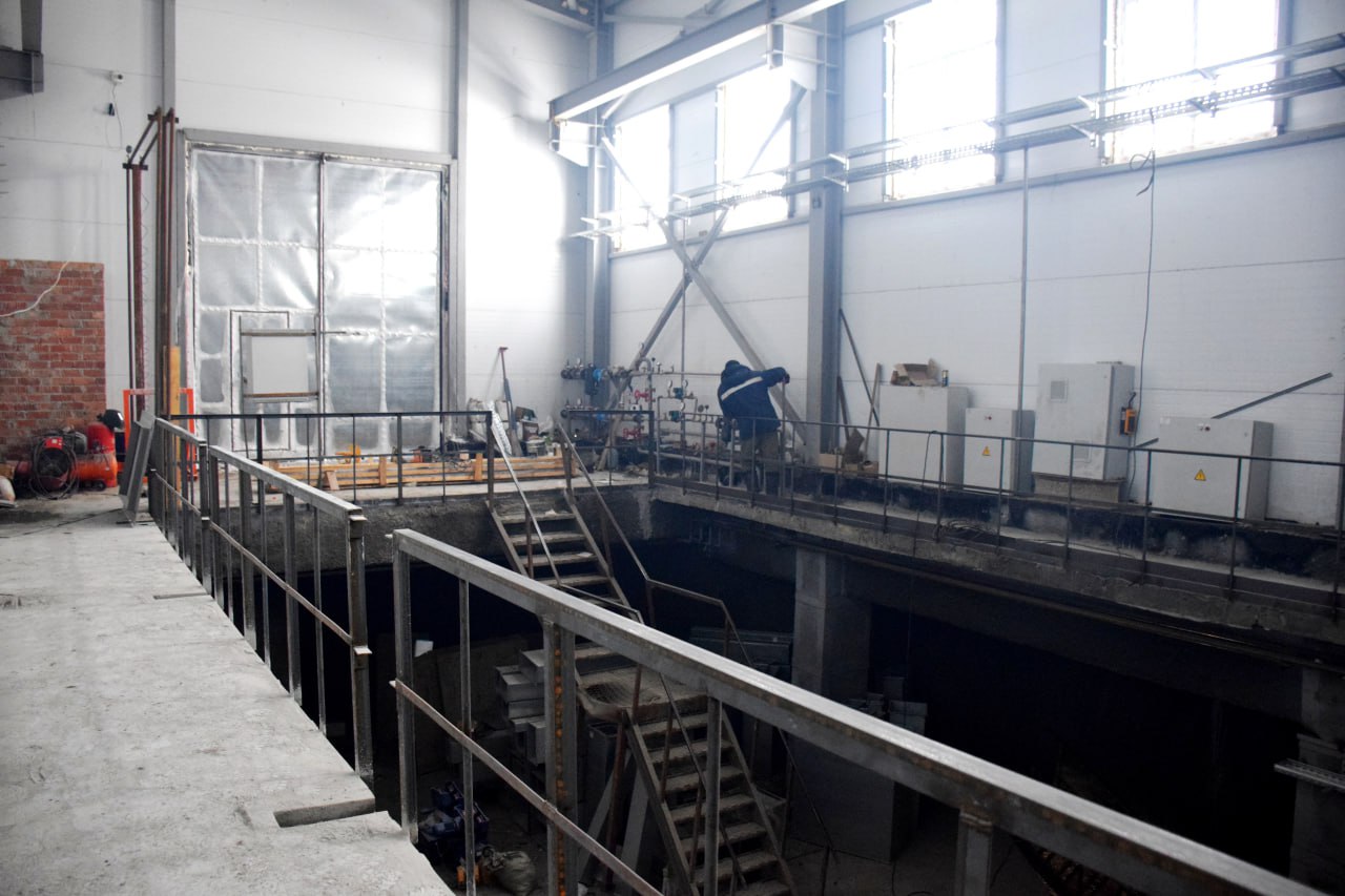 Антон Науменко: Заехали с контролем в Заозёрный микрорайон, на 14-ую КНС Антон Науменко: Заехали с контролем в Заозёрный микрорайон, на 14-ую КНС