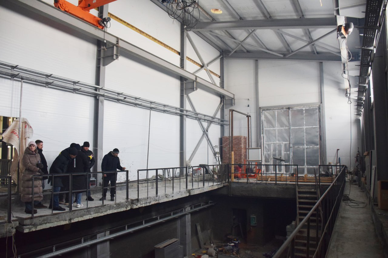 Антон Науменко: Заехали с контролем в Заозёрный микрорайон, на 14-ую КНС Антон Науменко: Заехали с контролем в Заозёрный микрорайон, на 14-ую КНС