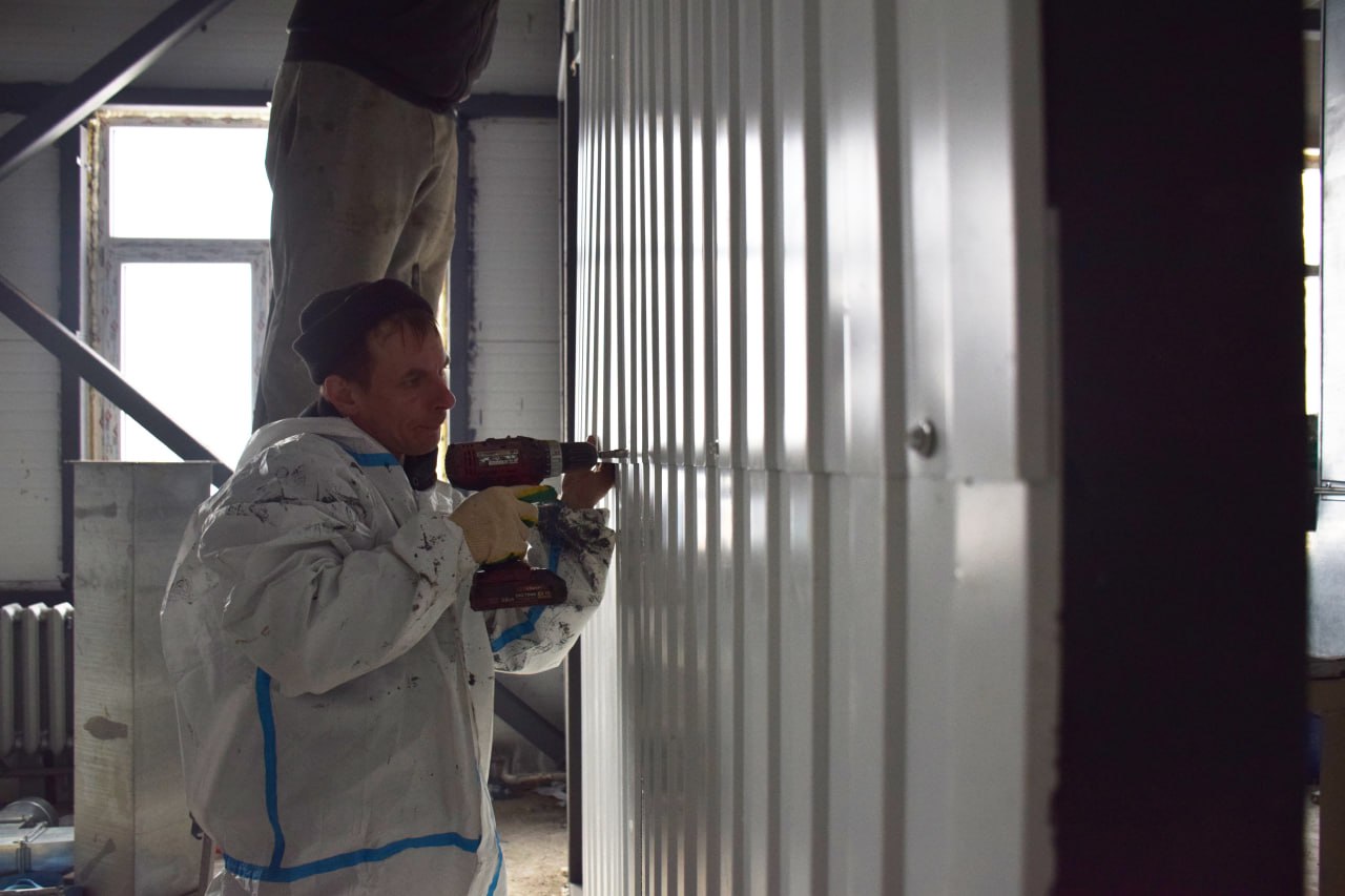 Антон Науменко: Заехали с контролем в Заозёрный микрорайон, на 14-ую КНС Антон Науменко: Заехали с контролем в Заозёрный микрорайон, на 14-ую КНС