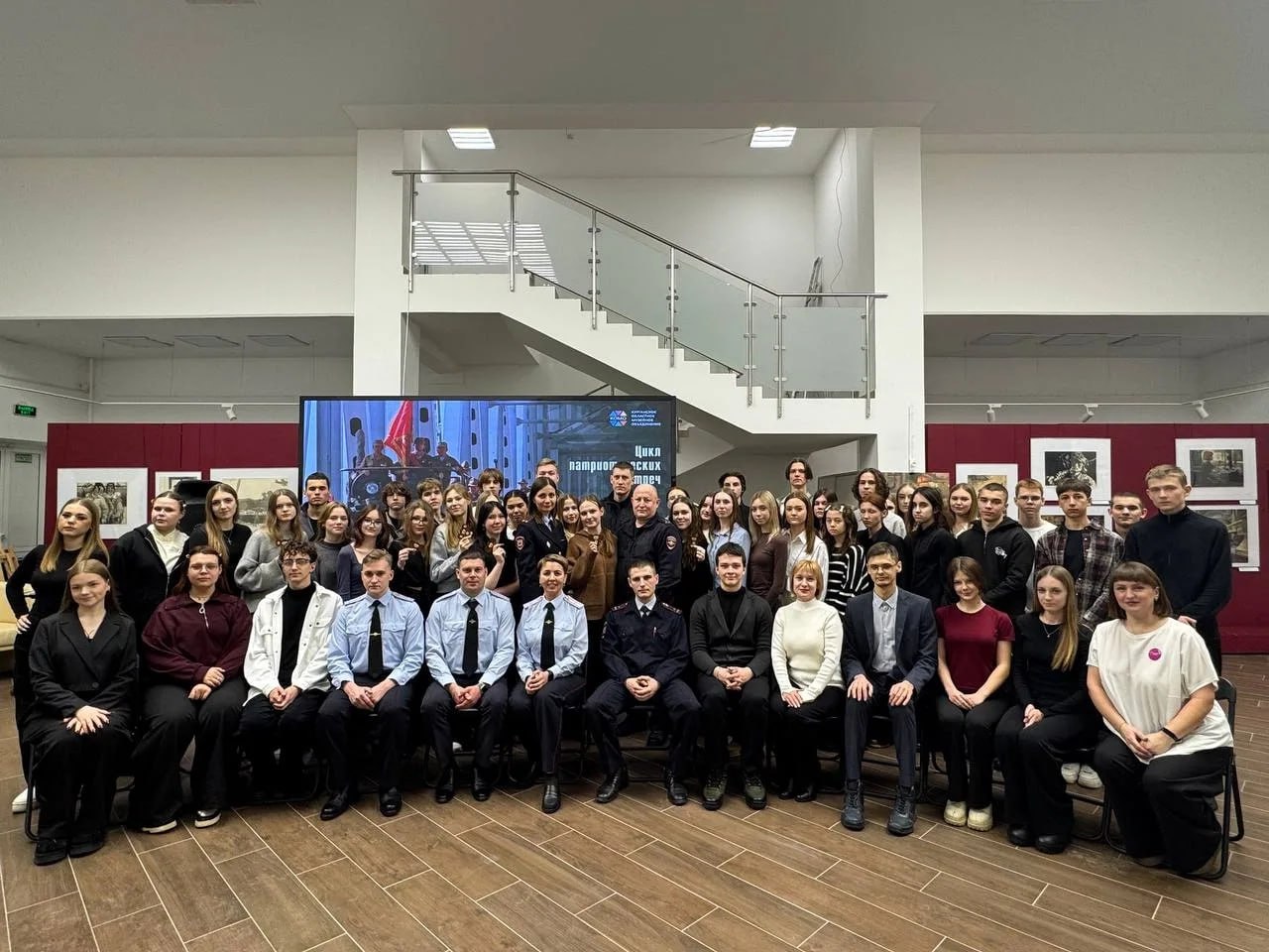 В Кургане полицейские и ветераны встретились с молодежью В Кургане полицейские и ветераны встретились с молодежью