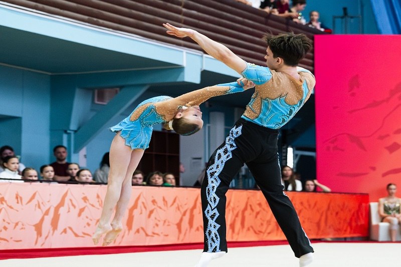 Курганские акробаты добились высоких результатов на первенстве УрФО
