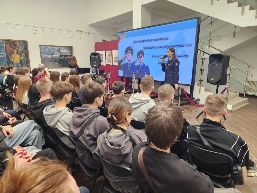 В Кургане полицейские и ветераны встретились с молодежью В Кургане полицейские и ветераны встретились с молодежью
