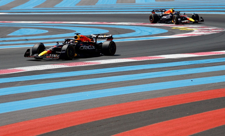 Мерседес на пике формы: Расселл впереди, Антонелли удивляет дебютом