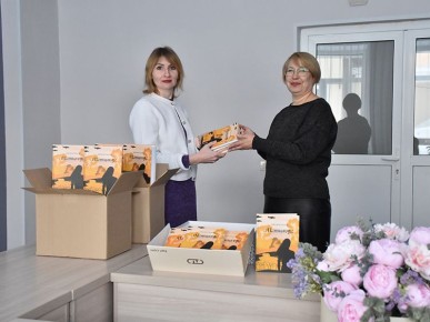 В курганской библиотеке Югова идет акция «Дарите книги с любовью – 2026»