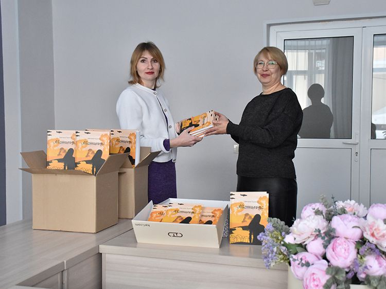 В курганской библиотеке Югова идет акция «Дарите книги с любовью – 2026»