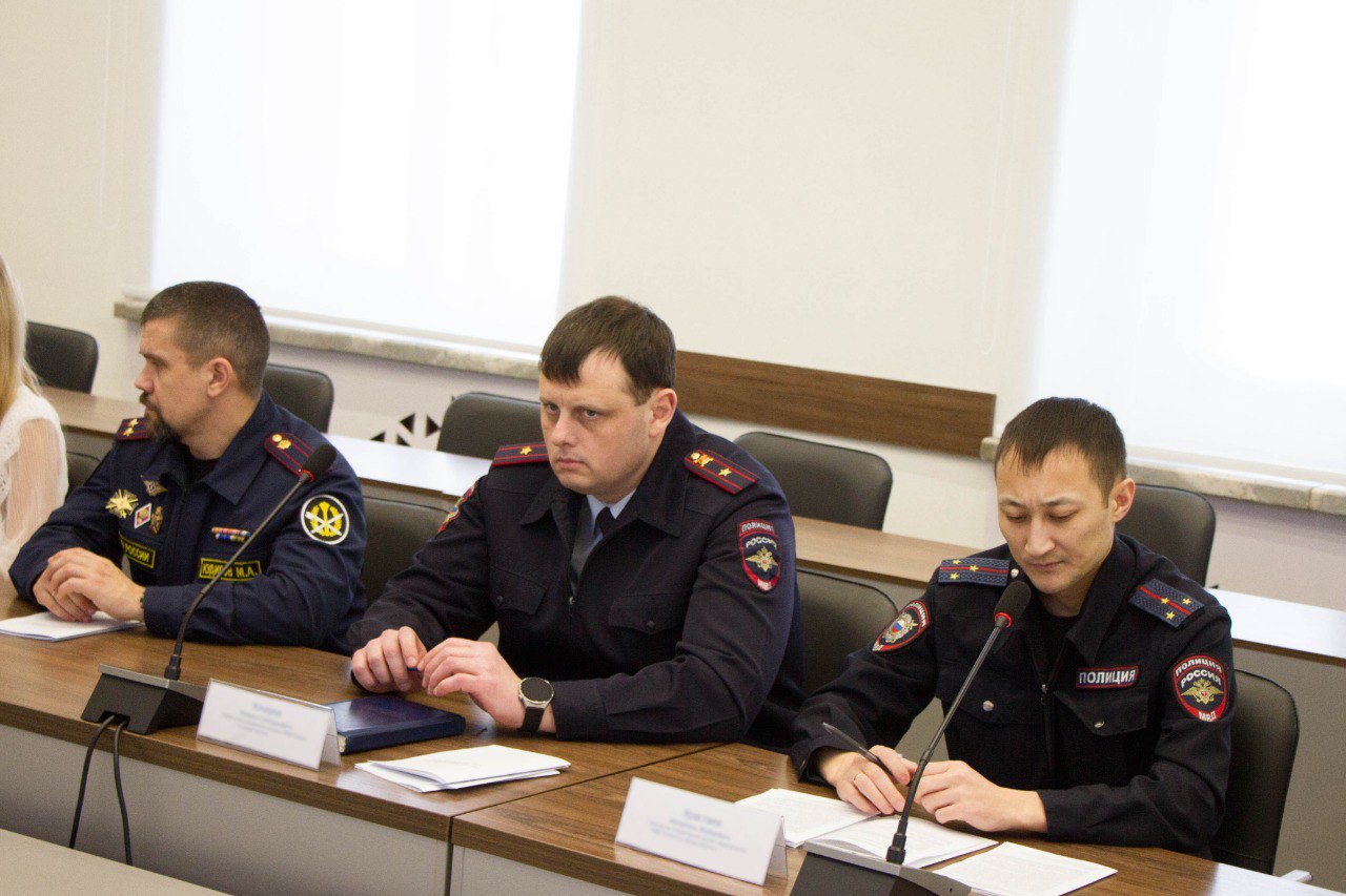 О безопасности городских учреждений социальной сферы, мерах, принимаемых по их защищенности, а также безопасности мест массового пребывания людей, проводимых мероприятиях в сфере профилактики терроризма шла речь на... О безопасности городских учреждений социальной сферы, мерах, принимаемых по их защищенности, а также безопасности мест массового пребывания людей, проводимых мероприятиях в сфере профилактики терроризма шла речь на...