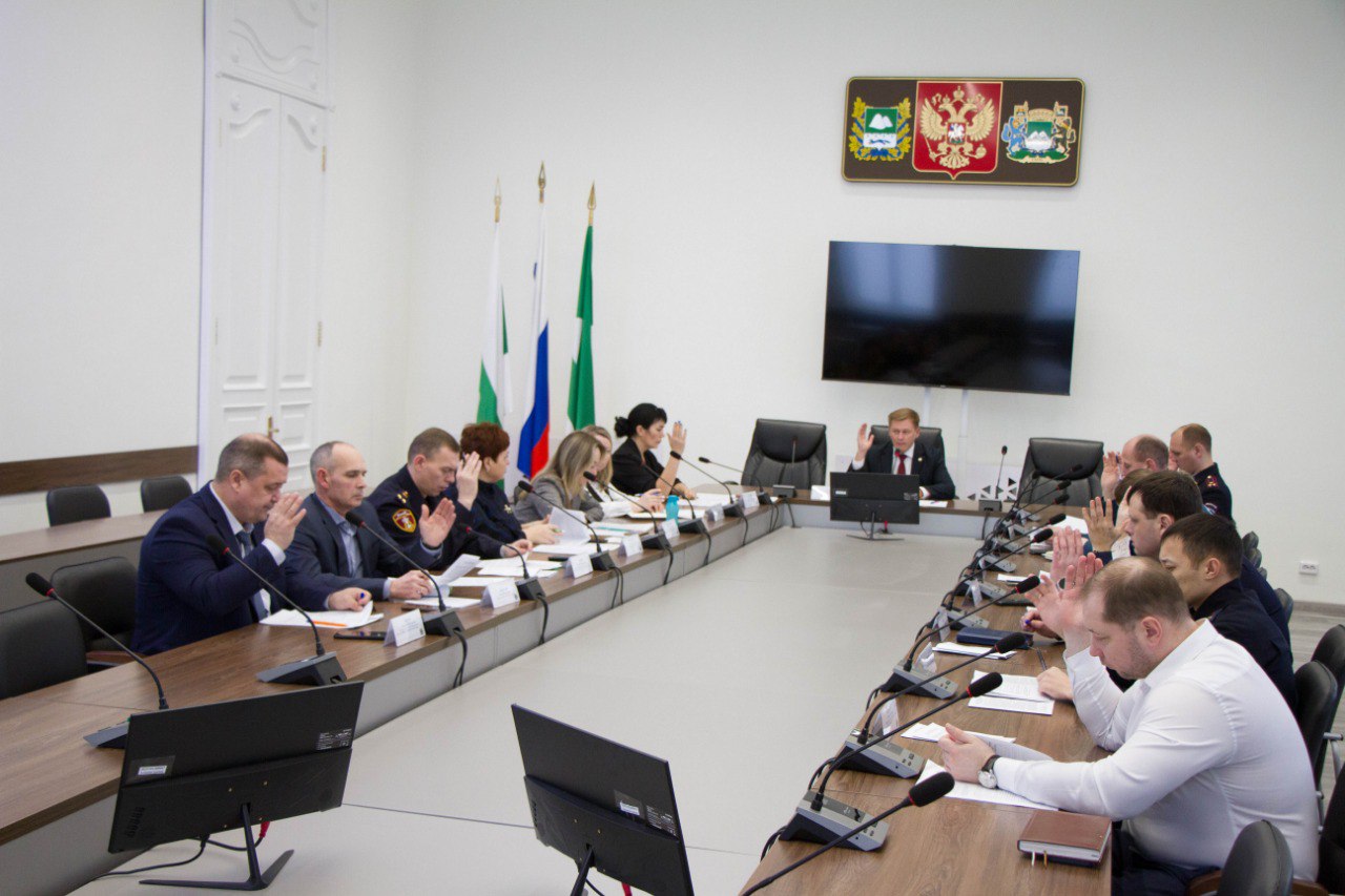 О безопасности городских учреждений социальной сферы, мерах, принимаемых по их защищенности, а также безопасности мест массового пребывания людей, проводимых мероприятиях в сфере профилактики терроризма шла речь на... О безопасности городских учреждений социальной сферы, мерах, принимаемых по их защищенности, а также безопасности мест массового пребывания людей, проводимых мероприятиях в сфере профилактики терроризма шла речь на...