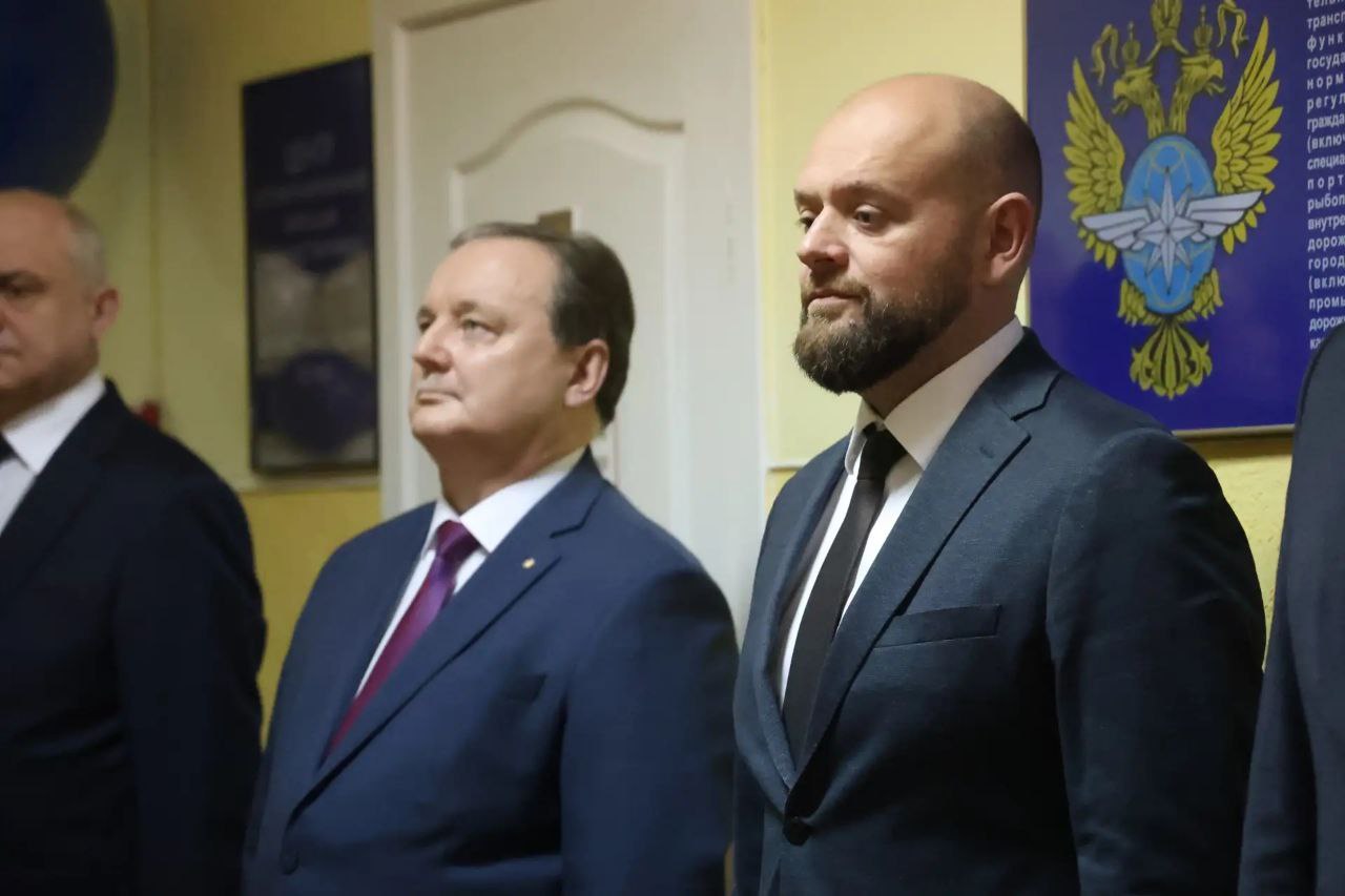 Сегодня, 20 февраля, губернатор Курганской области Вадим Шумков и начальник Межрегионального территориального управления Ространснадзора России Сергей Фомин подписали соглашение об открытии в Кургане Центра... Сегодня, 20 февраля, губернатор Курганской области Вадим Шумков и начальник Межрегионального территориального управления Ространснадзора России Сергей Фомин подписали соглашение об открытии в Кургане Центра...