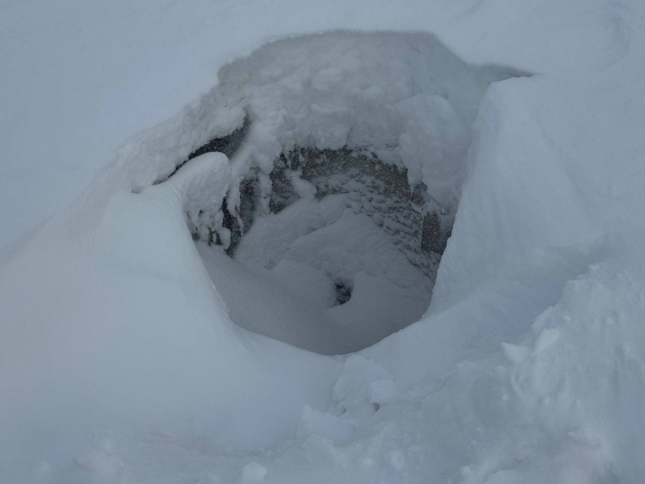 22 февраля текущего года в ходе мониторинга средств массовой информации выявлены сведения о том, что в 7-ом микрорайоне города Кургана во время прогулки с собакой женщина провалилась в открытый канализационный люк...