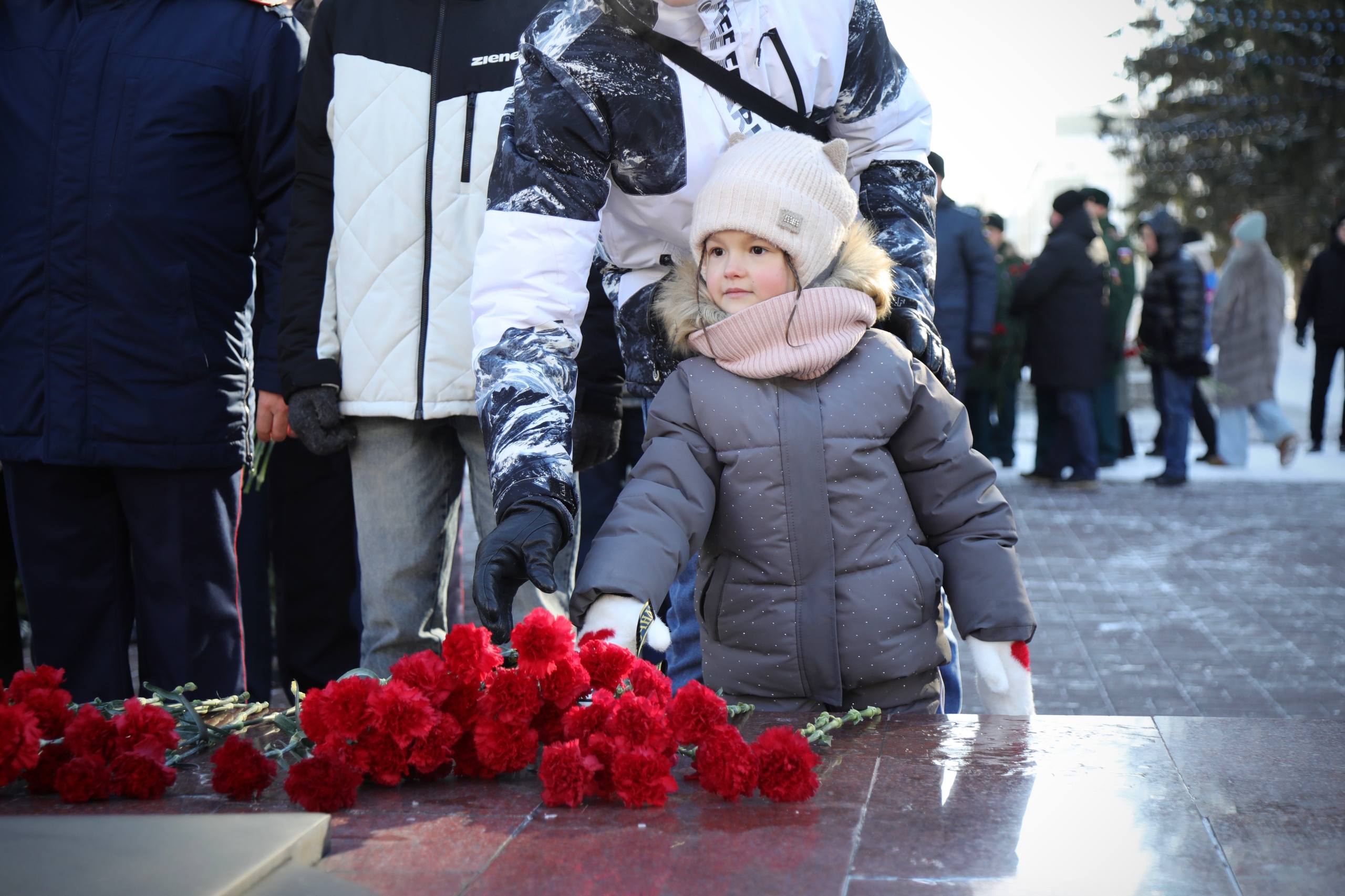 В Кургане в День защитника Отечества, 23 февраля, состоялась торжественная церемония возложения цветов к Вечному огню В Кургане в День защитника Отечества, 23 февраля, состоялась торжественная церемония возложения цветов к Вечному огню