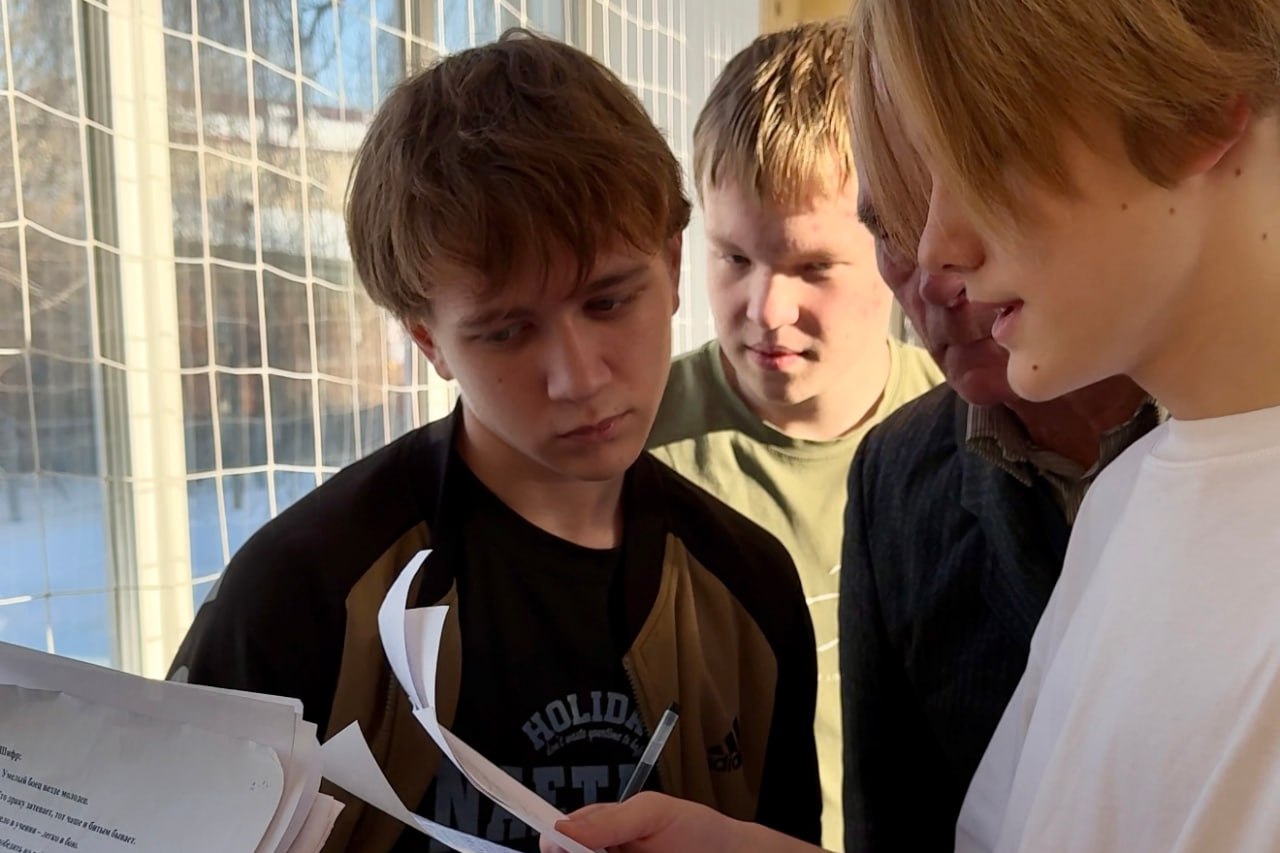 Сильные, ловкие и смелые — именно такие школьники приняли участие в военно-спортивной игре «Защитник Отечества», которая прошла в стенах школы № 29. За звание победителя боролись 12 команд из общеобразовательных учреждений... Сильные, ловкие и смелые — именно такие школьники приняли участие в военно-спортивной игре «Защитник Отечества», которая прошла в стенах школы № 29. За звание победителя боролись 12 команд из общеобразовательных учреждений...