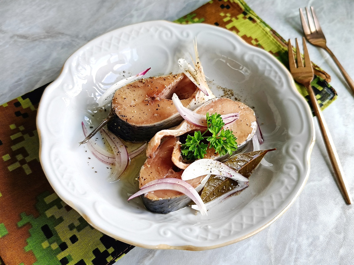 Идеальный домашний посол: как приготовить пряную селедку в рассоле