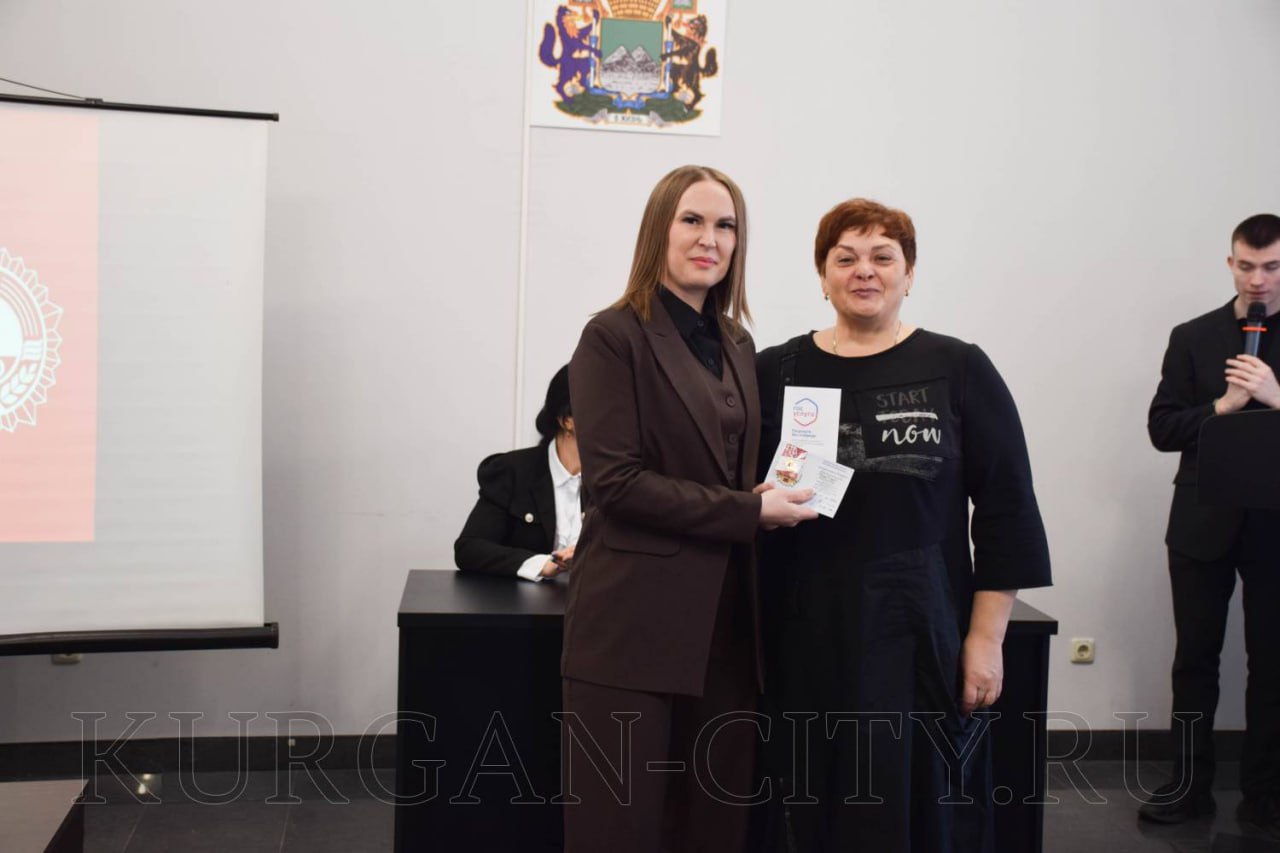 В департаменте социальной политики администрации города Кургана состоялось торжественное вручение золотых знаков отличия Всероссийского физкультурно-оздоровительного комплекса «Готов к труду и обороне» В департаменте социальной политики администрации города Кургана состоялось торжественное вручение золотых знаков отличия Всероссийского физкультурно-оздоровительного комплекса «Готов к труду и обороне»